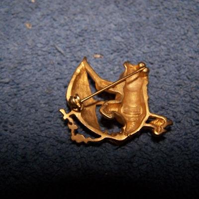 LOT 127 SWEET COLLECTABLE DISNEY WINNIE THE POOH/TIGGER PINS