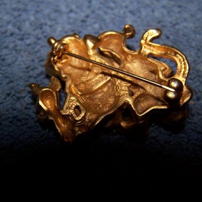 LOT 127 SWEET COLLECTABLE DISNEY WINNIE THE POOH/TIGGER PINS