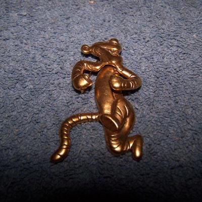 LOT 127 SWEET COLLECTABLE DISNEY WINNIE THE POOH/TIGGER PINS