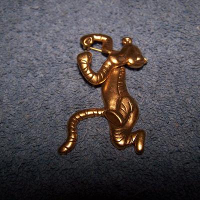 LOT 127 SWEET COLLECTABLE DISNEY WINNIE THE POOH/TIGGER PINS