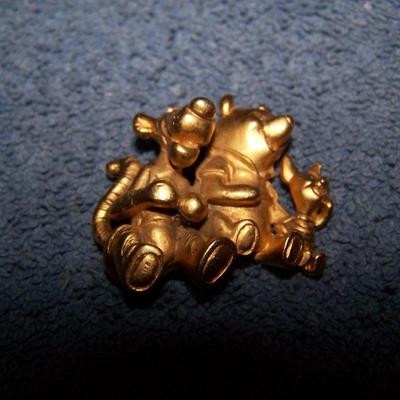 LOT 127 SWEET COLLECTABLE DISNEY WINNIE THE POOH/TIGGER PINS
