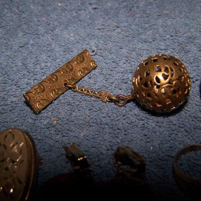 LOT 128 WONDERFUL OLD JEWELRY INDIAN HEAD PENNY EARRINGS