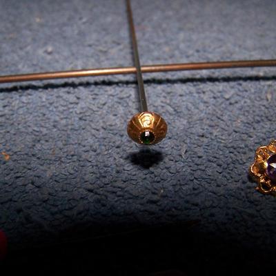 LOT 132 WONDERFUL VINTAGE HATPINS & STICKPINS