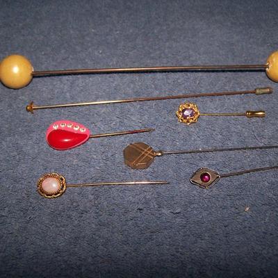 LOT 132 WONDERFUL VINTAGE HATPINS & STICKPINS