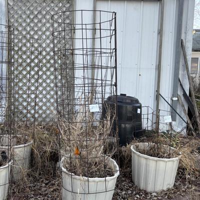 2 Tomato Cages and Tubs