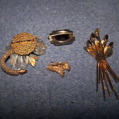 LOT 134 LOVELY VINTAGE RHINESTONE PINS 1 SIGNED EUGENE