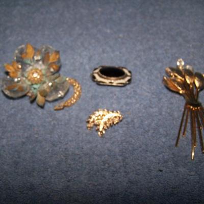 LOT 134 LOVELY VINTAGE RHINESTONE PINS 1 SIGNED EUGENE