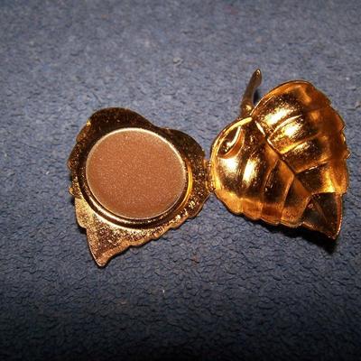 LOT 135 UNIQUE VINTAGE JEWELRY