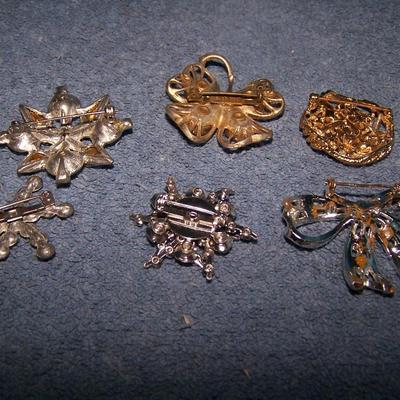 LOT 136 GREAT VINTAGE RHINESTONE PINS H POMERANTZ NY