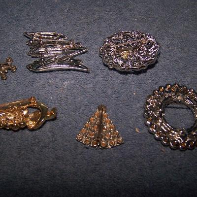 LOT 138 GREAT VINTAGE CLEAR RHINESTONE PINS 1-BSK
