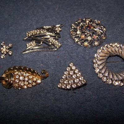 LOT 138 GREAT VINTAGE CLEAR RHINESTONE PINS 1-BSK