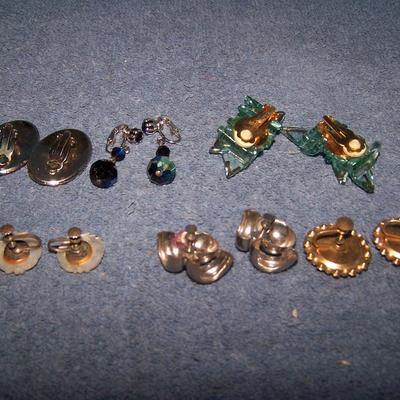 LOT 139 INTERESTING VINTAGE EARRINGS MOTHER OF PEARL/ENAMEL/GLASS++