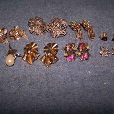 LOT 140 LOVELY VINTAGE EARRINGS