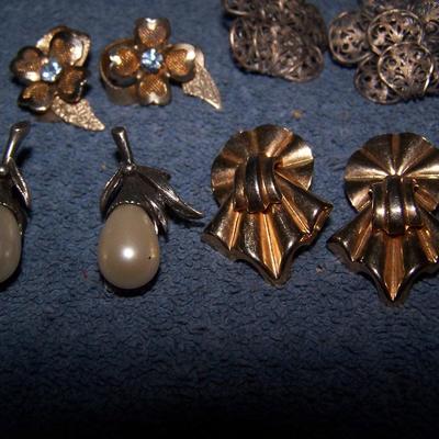 LOT 140 LOVELY VINTAGE EARRINGS