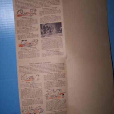 LOT 142 FABULOUS VINTAGE HALLOWEEN PAPER WEENY WITCH PARTY BOOK++