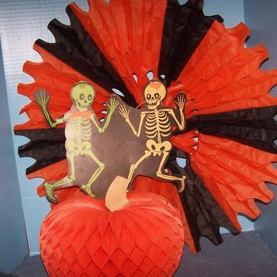 LOT 144 WONDERFUL GREAT VINTAGE HALLOWEEN PAPER--SKELETONS/PUMPKINS DECOR
