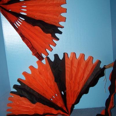 LOT 147 GREAT VINTAGE HALLOWEEN HONEYCOMB DECORATIONS