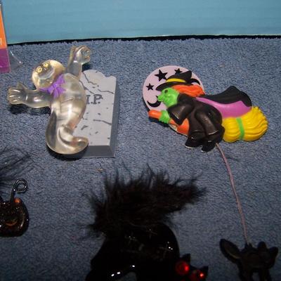 LOT 148 GREAT COLLECTABLE HALLOWEEN PINS