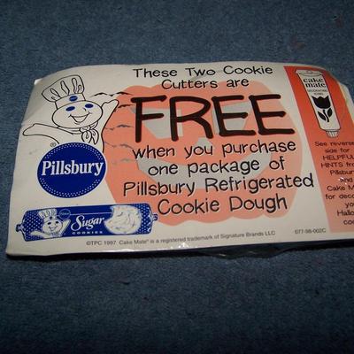 LOT 149 GREAT COLLECTABLE HALLOWEEN COOKIE CUTTERS HALLMARK++