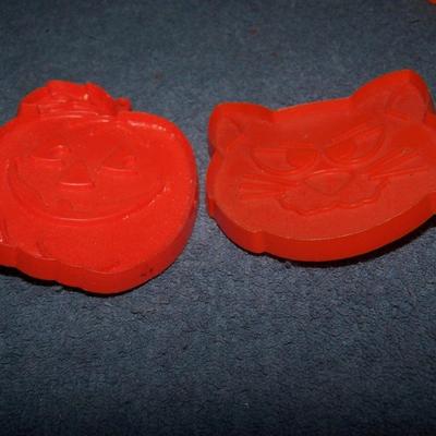 LOT 149 GREAT COLLECTABLE HALLOWEEN COOKIE CUTTERS HALLMARK++
