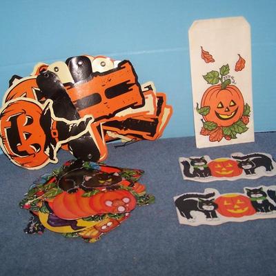 LOT 150 GREAT COLLECTABLE HALLOWEEN PAPER ITEMS