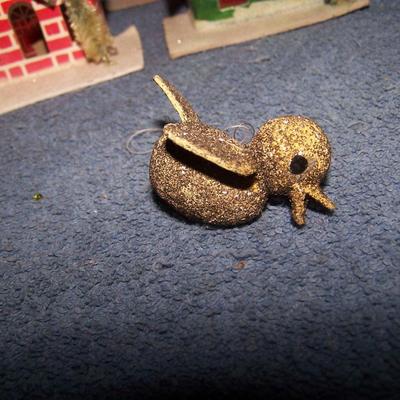 LOT 154 GRAND VINTAGE CHRISTMAS DECOR--HOUSES/SNOWMAN/BIRD