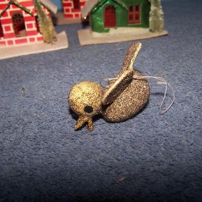 LOT 154 GRAND VINTAGE CHRISTMAS DECOR--HOUSES/SNOWMAN/BIRD