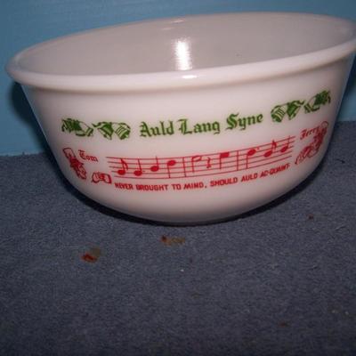 LOT 156 WONDERFUL VINTAGE MCM HAZEL ATLAS CHRISTMAS TOM & JERRY PUNCH SET