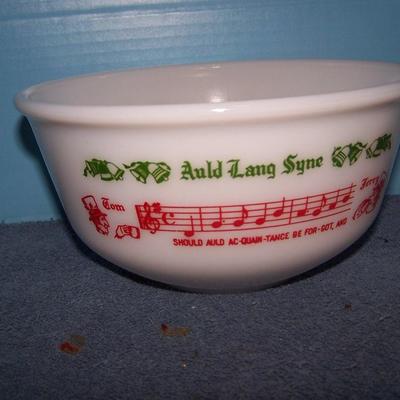 LOT 156 WONDERFUL VINTAGE MCM HAZEL ATLAS CHRISTMAS TOM & JERRY PUNCH SET