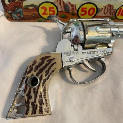 MATTEL FANNER SHOOTIN SHELLS TOY GUN, SEALED SHOOTIN SHELLS AND A VINTAGE TARGET