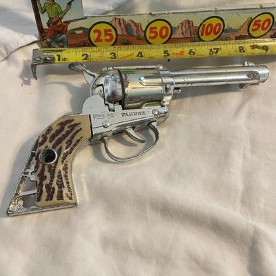 MATTEL FANNER SHOOTIN SHELLS TOY GUN, SEALED SHOOTIN SHELLS AND A VINTAGE TARGET
