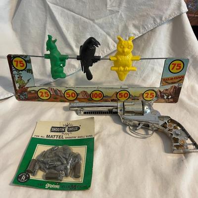 MATTEL FANNER SHOOTIN SHELLS TOY GUN, SEALED SHOOTIN SHELLS AND A VINTAGE TARGET