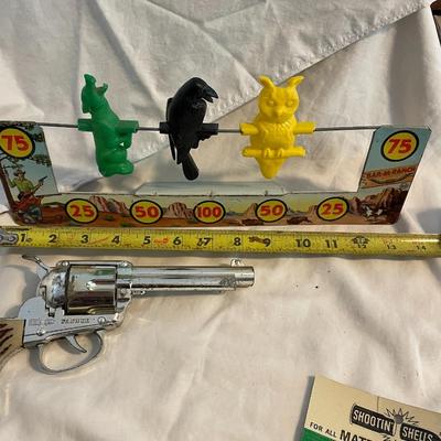 MATTEL FANNER SHOOTIN SHELLS TOY GUN, SEALED SHOOTIN SHELLS AND A VINTAGE TARGET