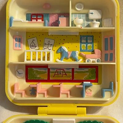 2 VINTAGE POLLY POCKETS