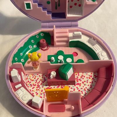 2 VINTAGE POLLY POCKETS