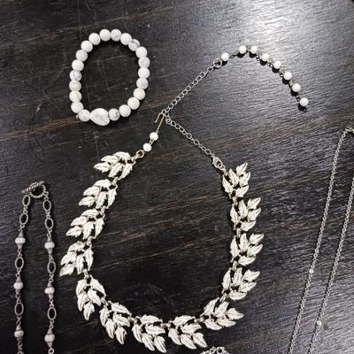 COSTUME JEWELRY, THREE NECKLACES AND TWO BRACELETS.