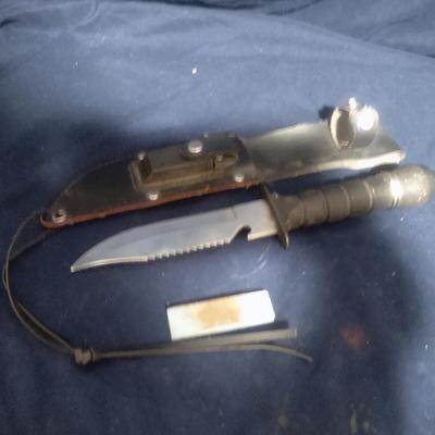 HUNTING KNIFE W/SHEATH AND SHARPENING STONE COMPASS ON TOP