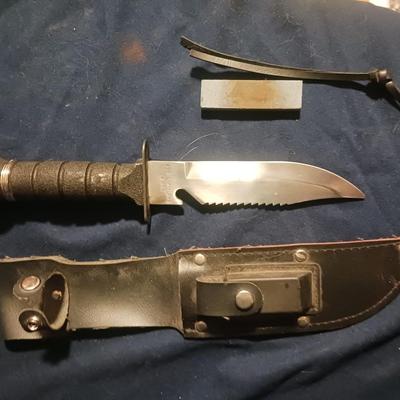 HUNTING KNIFE W/SHEATH AND SHARPENING STONE COMPASS ON TOP