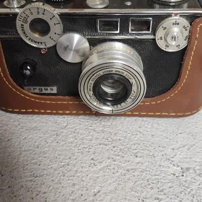 Sale Photo Thumbnail #756: Misc lot of 4 mixed cameras. Fits medium flat rate box