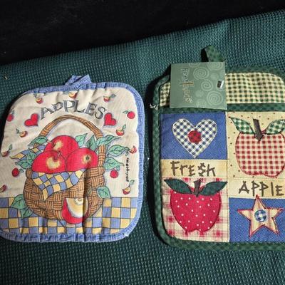 Glass apple snack plates - and other apple themed kitchen accessories including new kitchen towels