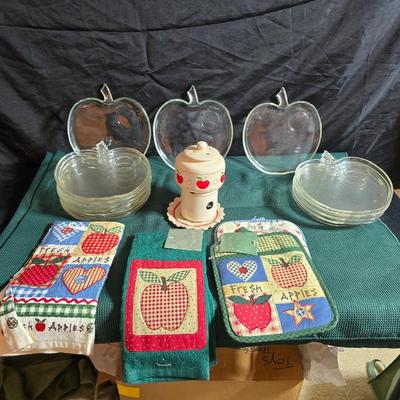 Glass apple snack plates - and other apple themed kitchen accessories including new kitchen towels
