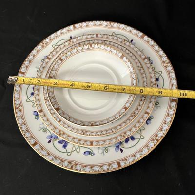Haviland Limoges ‘Imperatrice Eugenie’ Porcelain Dinnerware (BPR-RG)