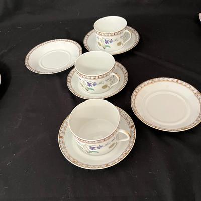 Haviland Limoges ‘Imperatrice Eugenie’ Porcelain Dinnerware (BPR-RG)