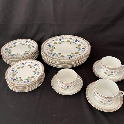 Haviland Limoges ‘Imperatrice Eugenie’ Porcelain Dinnerware (BPR-RG)