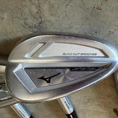 Fujikara & Mamiya Irons & Woods With Golf Bags (G-MG)