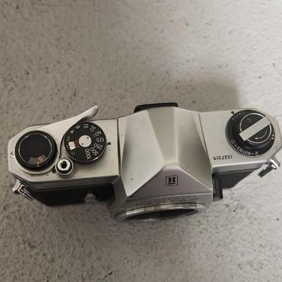 Sale Photo Thumbnail #891: Honeywell Pentax spotmatic with Super-Takumar lens