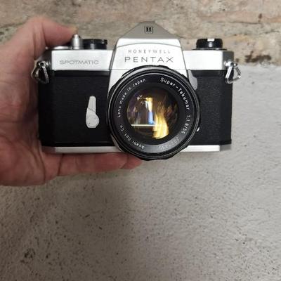Sale Photo Thumbnail #884: Honeywell Pentax spotmatic with Super-Takumar lens