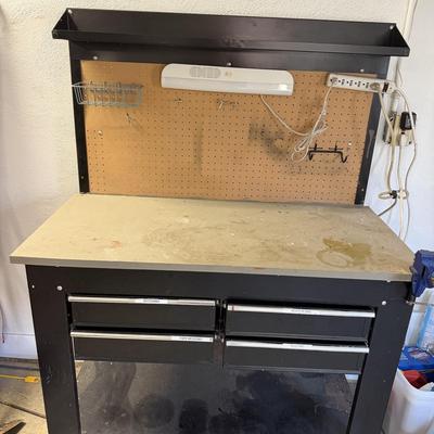 Workbench With Vise & Light (G-MG)