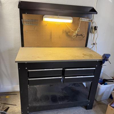 Workbench With Vise & Light (G-MG)