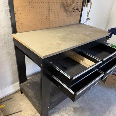 Workbench With Vise & Light (G-MG)